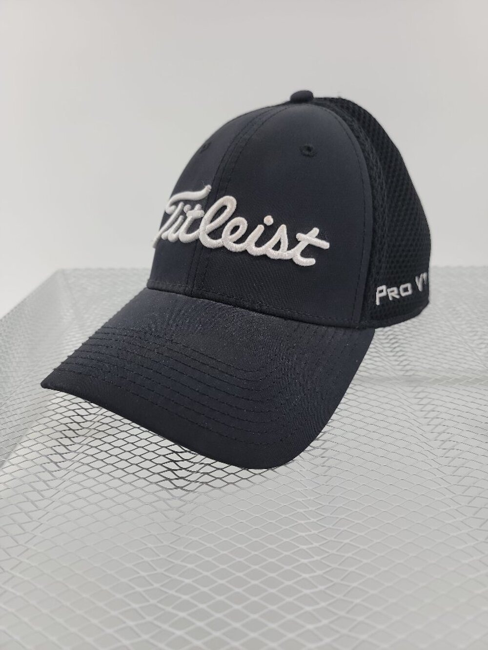 Titleist Pro V1 Youth Trucker Hat Black Mesh Stretch Fit Golf Cap FJ FootJoy EUC